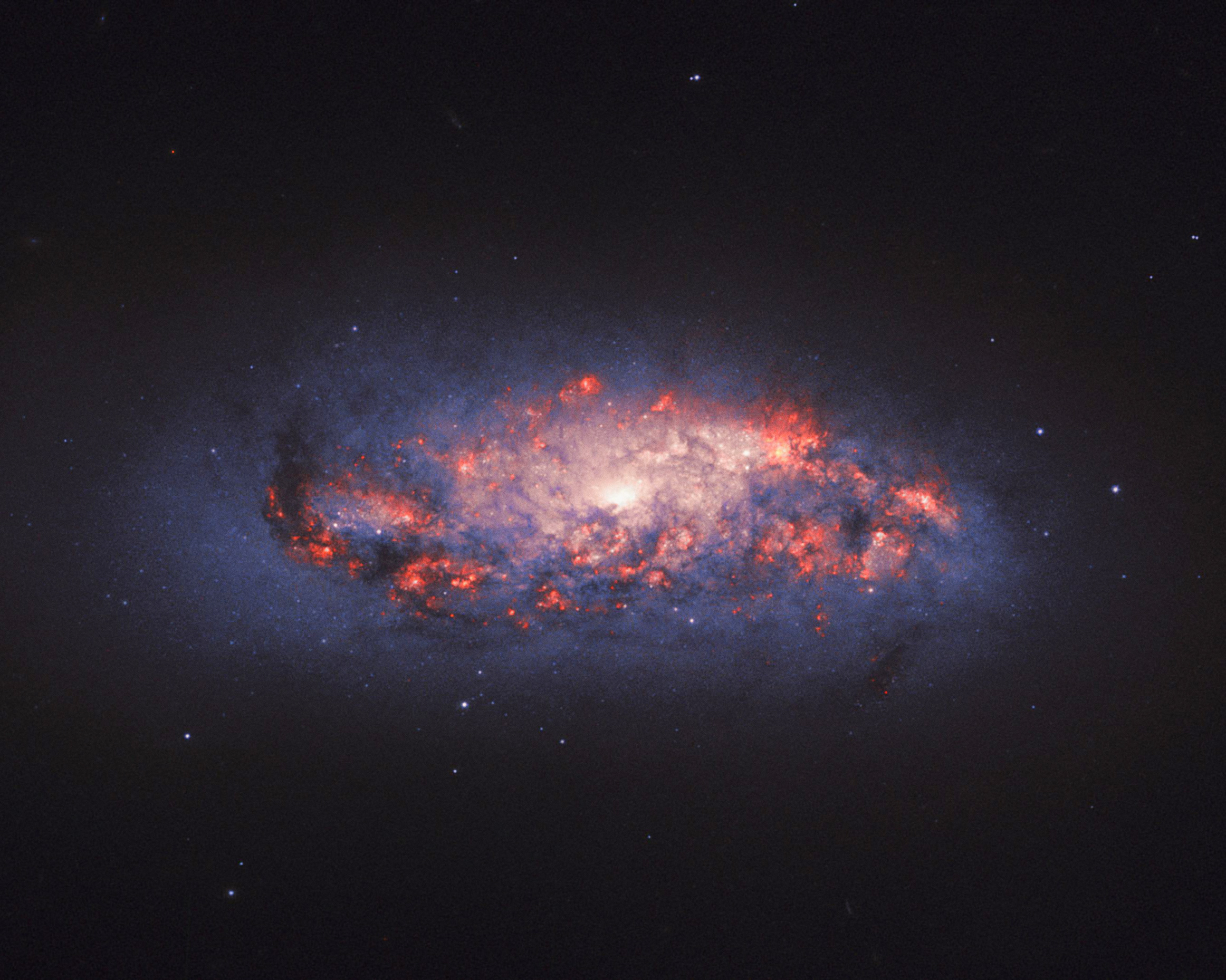 El Hubble toma una nueva imagen de la galaxia espiral NGC 972